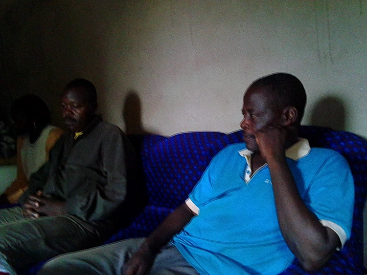 Visite, chef du village, équipe