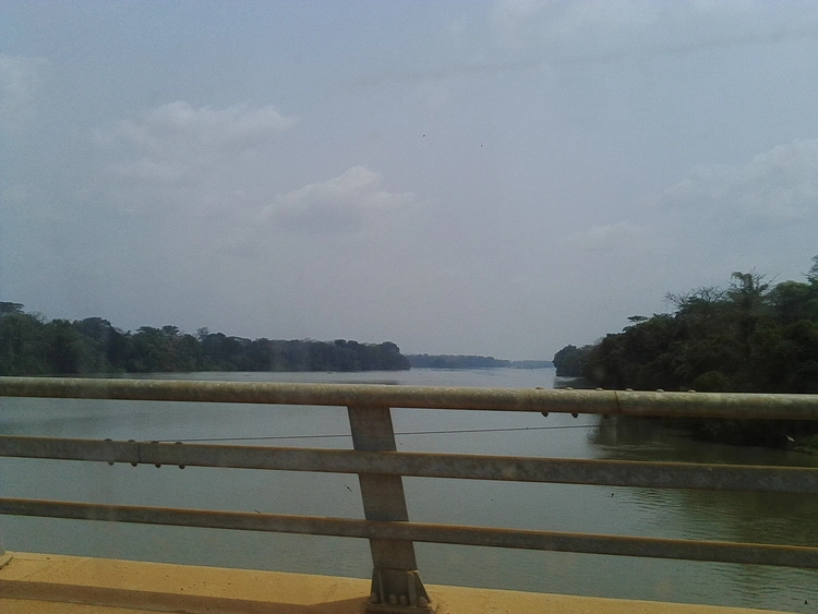 fleuve, Sanaga, Pont de l'enfance